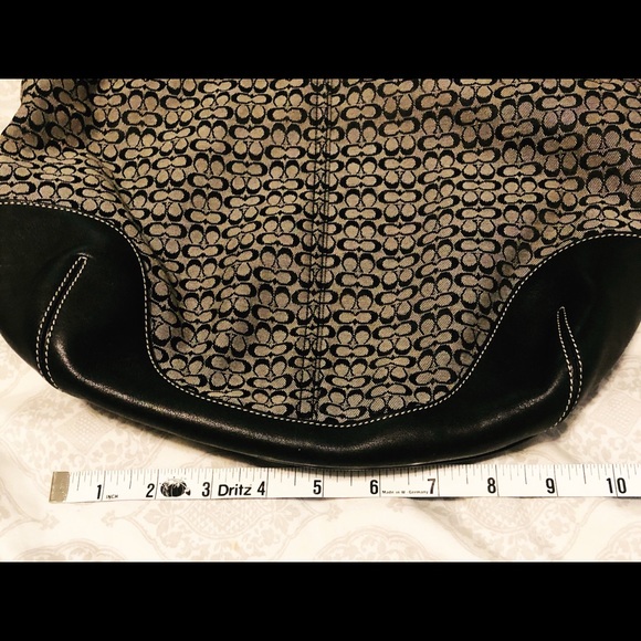 DON’T MISS THIS⭐️Coach Signature Hobo⭐️ - Picture 8 of 8